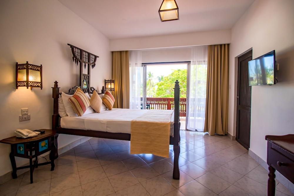 Bamburi Beach Hotel Extérieur photo